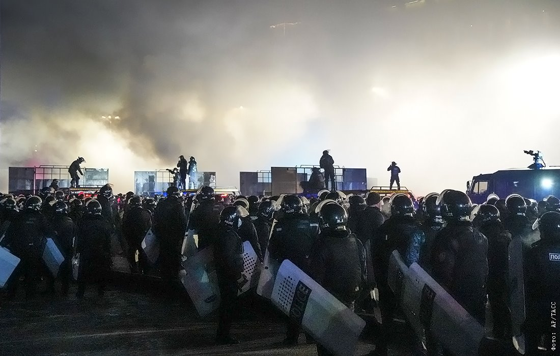 Протесты и чрезвычайное положение в казахстане. 2022 Массовые протесты в Казахстане. Казахстан январь 2022 протесты. Алматы протесты январь 2022. Митинг в Казахстане январь 2022.