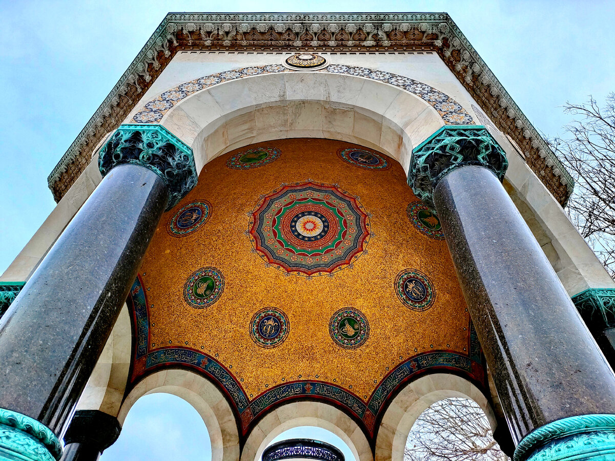 Немецкий фонтан на площади Султанхмет как раз из числа тех даров (фото автора)