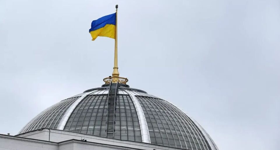 Верховную раду Украины разгромили, страной управляет антиконституционный орган, который совершил госпереворот и незаконно установил военное положение в государстве.