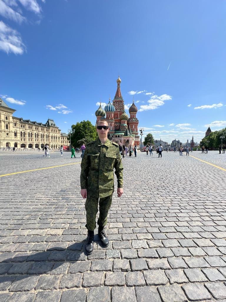 Александр на главной площади страны