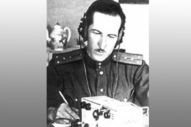     Александр Демьянов (Макс) во время радиосеанса с немецким разведцентром / Служба внешней разведки