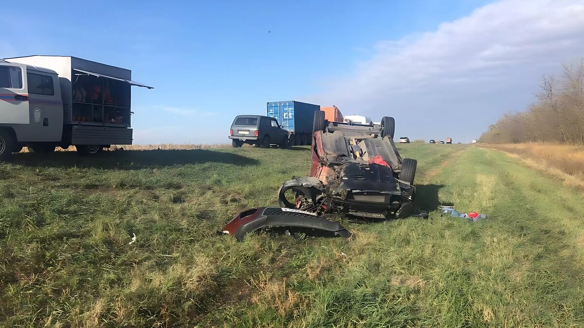     Массовая авария с погибшим произошла на трассе в Ростовской области днем 4 ноября, сообщили в пресс-службе регионального ГИБДД.