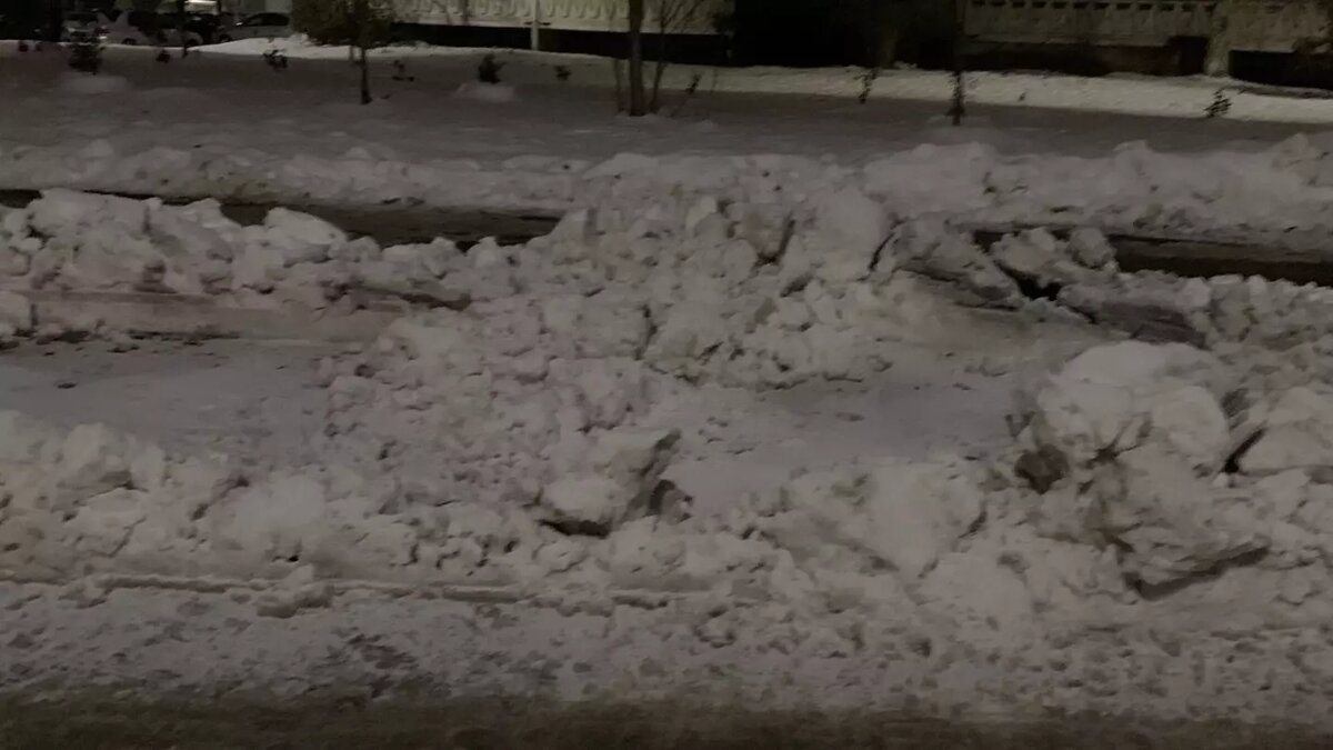     Жители карельской столицы пожаловались на уборку и вывоз снега с улиц города. Пост об этом появился в соцсетях.