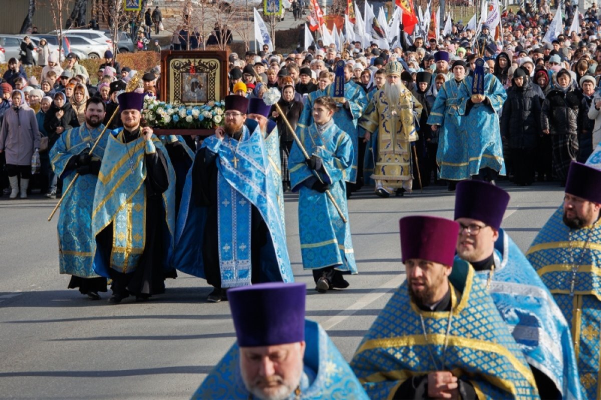   Более 5000 ульяновцев приняли участие в крестном ходе 4 ноября