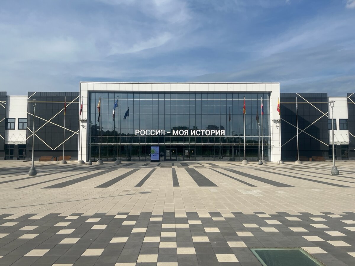 Главный фасад здания исторического парка в Твери
