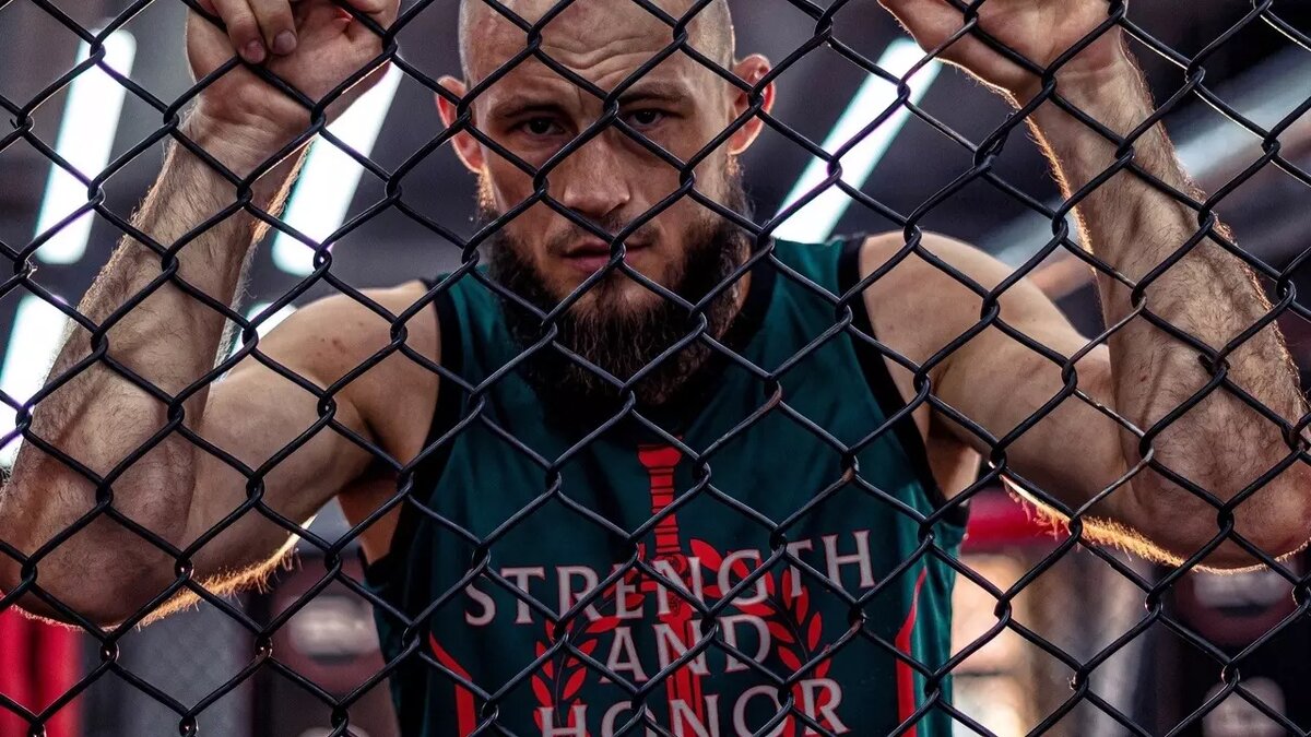     Первый татарстанский боец UFC, 32-летний Ринат Фахретдинов не смог победить 36-летнего бразильца Элизеа Залески дос Сантоса.