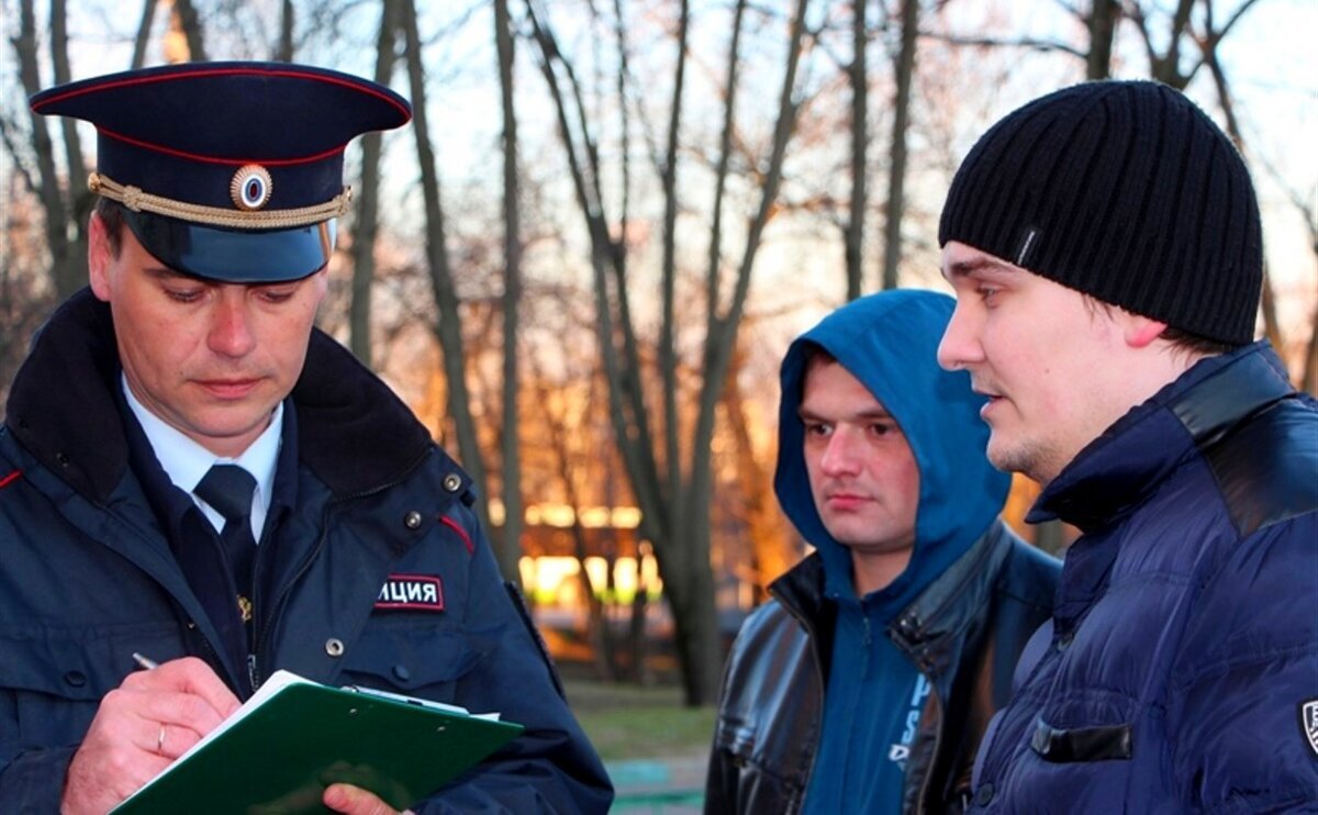 Уполномоченный сотрудник полиции. Сотрудник полиции и граждане. Участковых уполномоченных полиции. Участкового уполномоченного полиции. Сотрудники полиции и градлане.