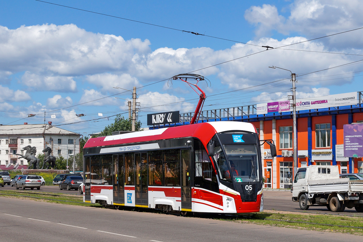 Трамвайный вагон "Львенок" 71-911ЕМ в столице Бурятии Улан-Удэ, источник фото https://transphoto.org/photo/1796704/?vid=496176, автор yR29ik  