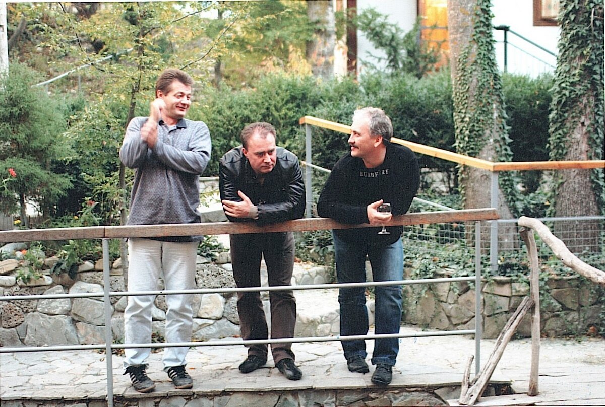 Три товарища слева направо Андрей Макеев, Сергей Белоусов, Павел Симигин