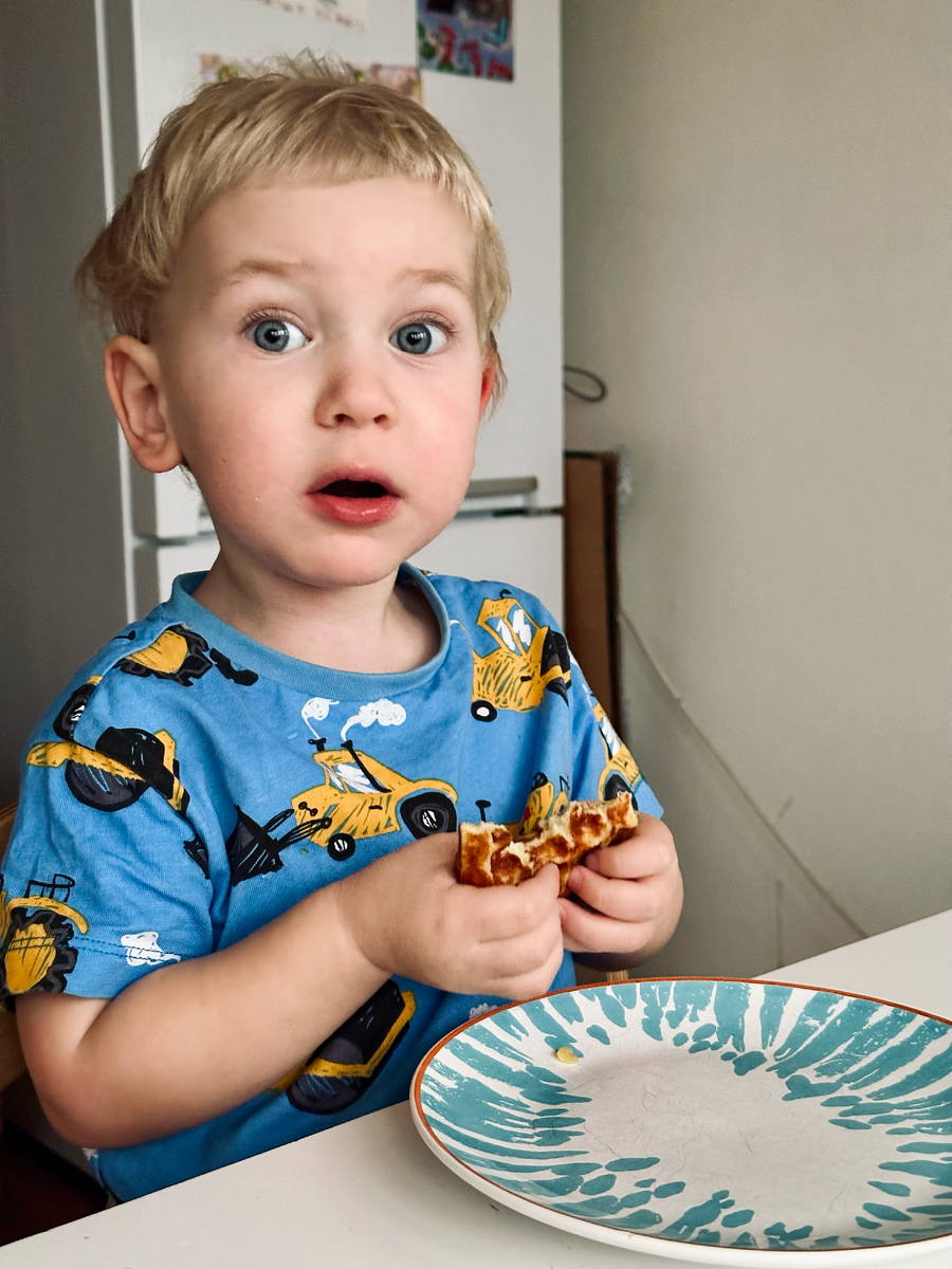 Тимоха покупку оценил. А точнее, то, что в ней готовится :)