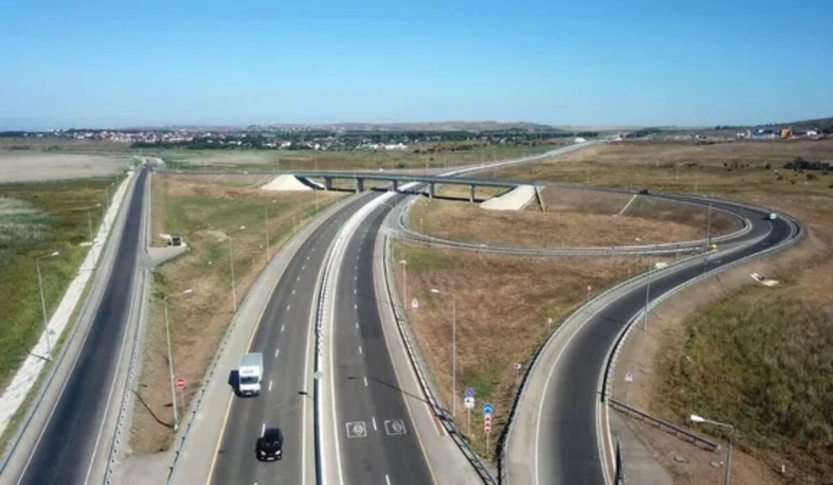     Автотрасса А-290 Новороссийск – Керчь. Источник: crimea.ria.ru Автор фото: Пресс-служба Правительства РФ.