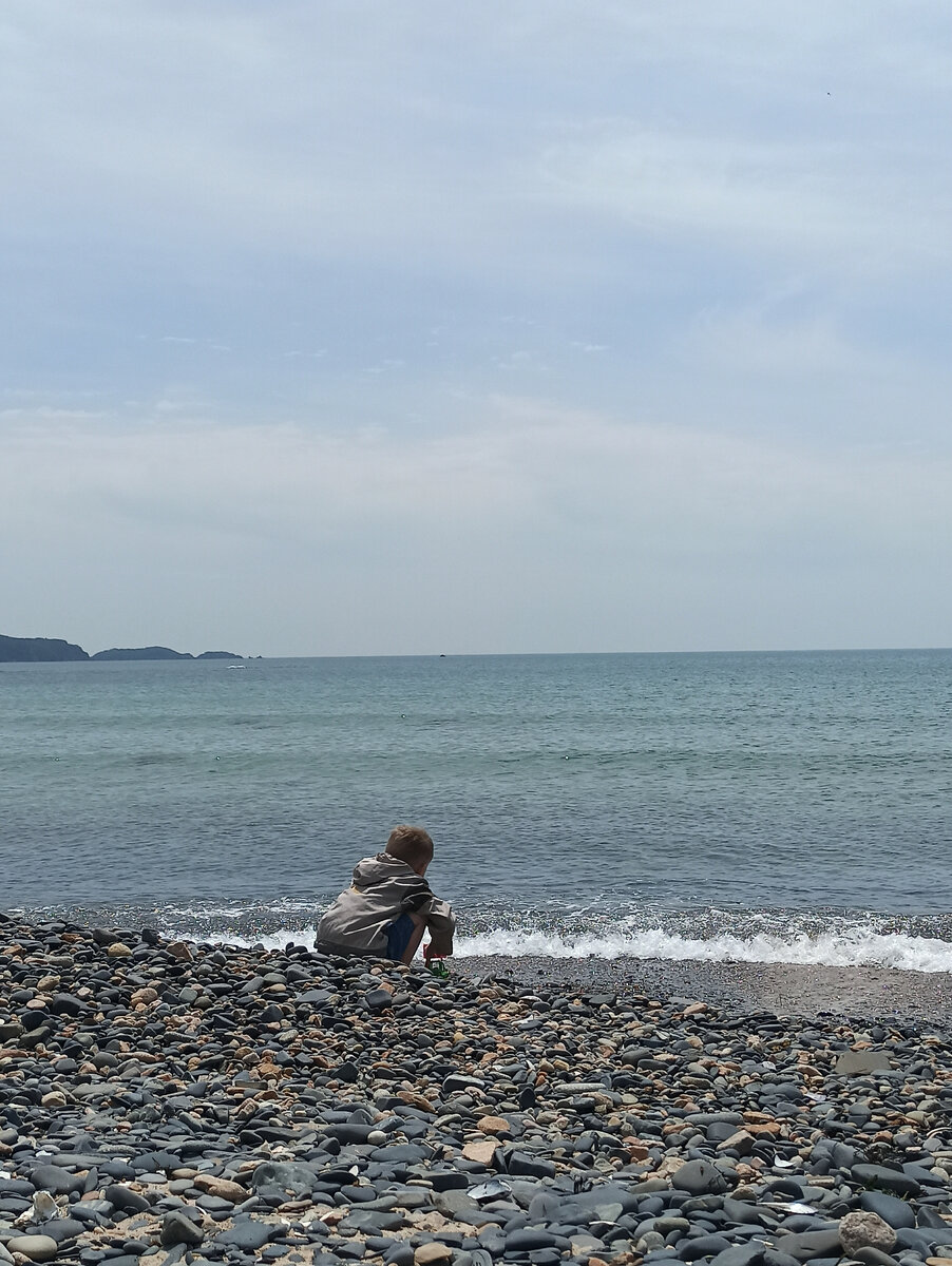 Каменистый берег рядом с Фокино