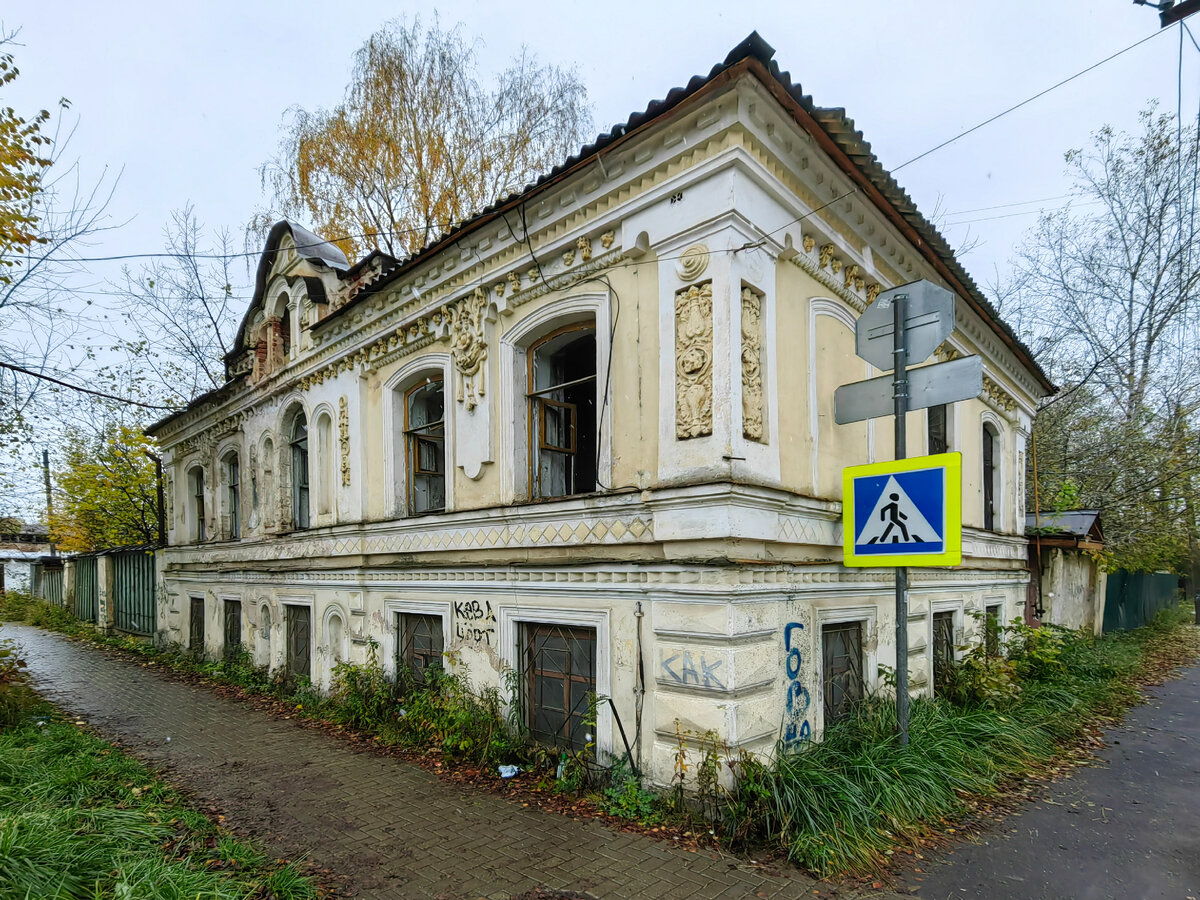 В Торжок на 2 дня с проживанием в доме 1911 года постройки на наб. р. Тверца.  Прогулка с адресами | Олег Еверзов | Дзен