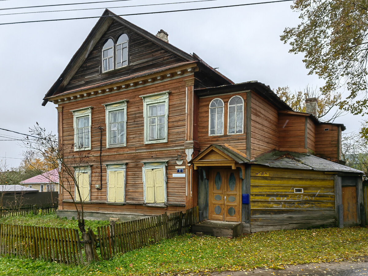 В Торжок на 2 дня с проживанием в доме 1911 года постройки на наб. р.  Тверца. Прогулка с адресами | Олег Еверзов | Дзен