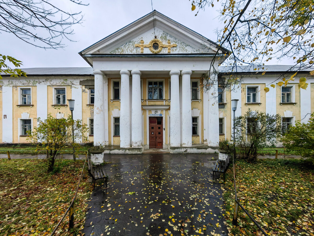 В Торжок на 2 дня с проживанием в доме 1911 года постройки на наб. р.  Тверца. Прогулка с адресами | Олег Еверзов | Дзен