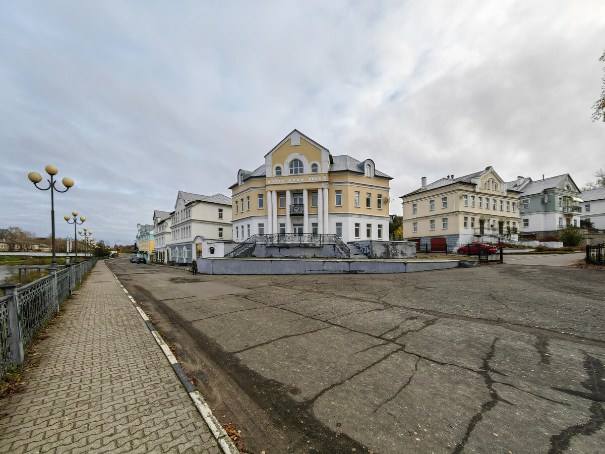 В Торжок на 2 дня с проживанием в доме 1911 года постройки на наб. р.  Тверца. Прогулка с адресами | Олег Еверзов | Дзен