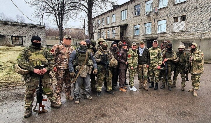 На счету у движения Штаб «Солдат удачи» десятки выездов на территорию СВО: в Донецк, Луганск, Алчевск, Илловайск, Харцызск.