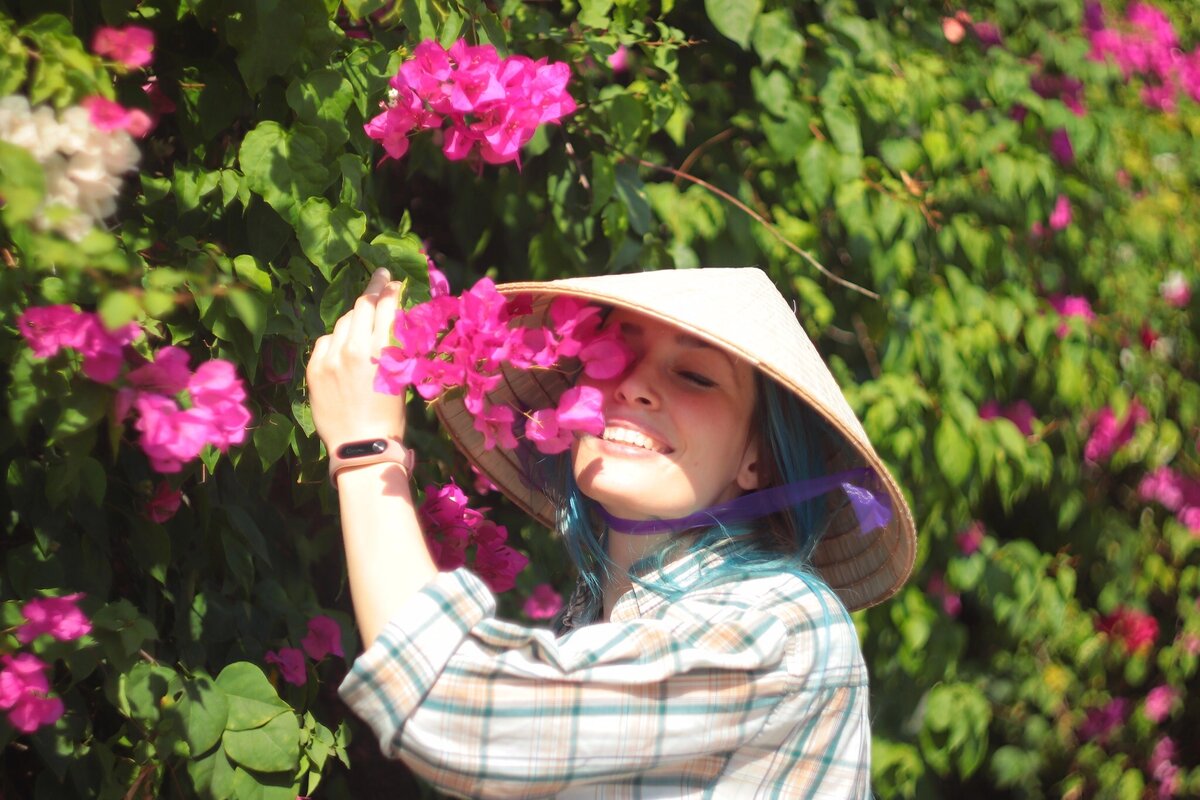 Праздную 27 лет в конической шапке нон ла