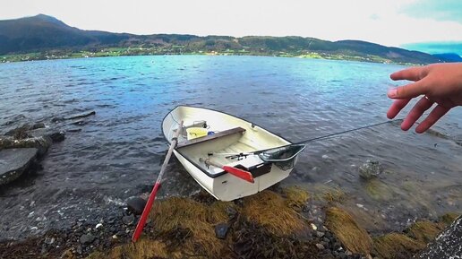 Рыбалка на веслах в море и первая рыба