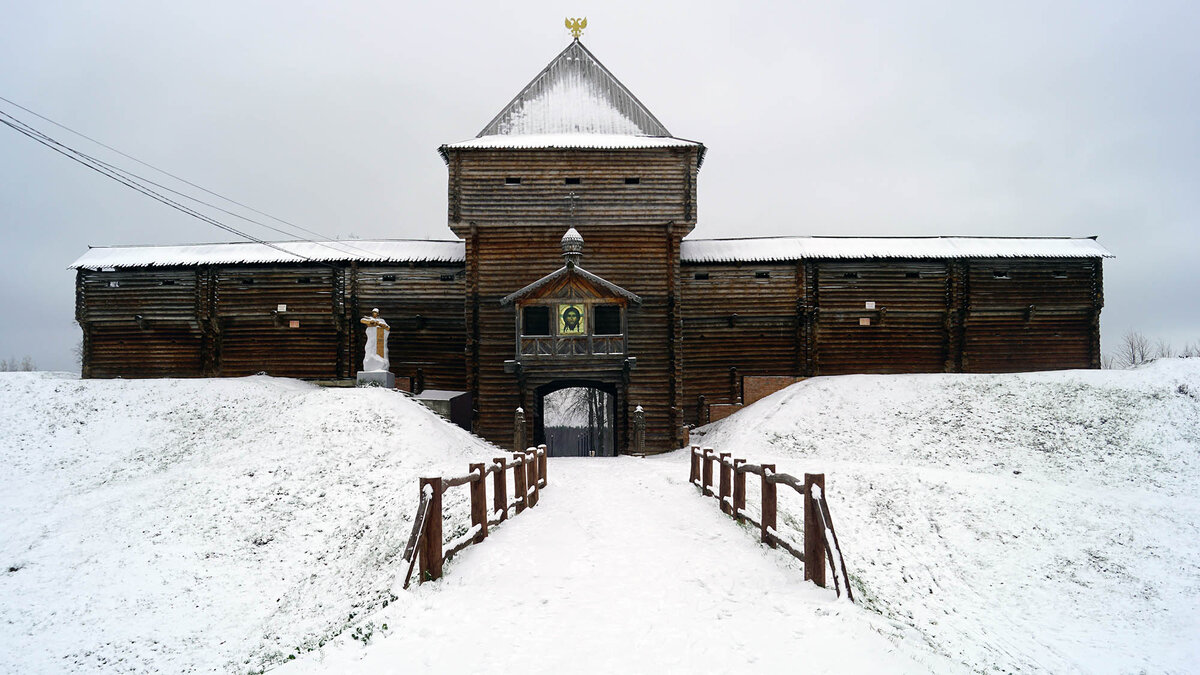 Реконструкция древней крепости Луха.