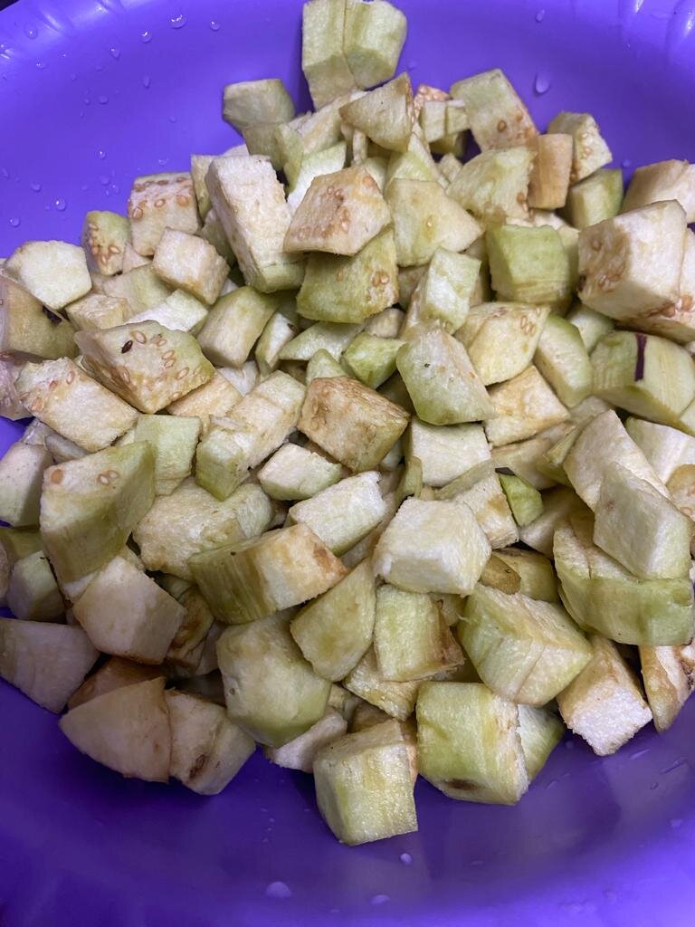 Нарезанные баклажаны