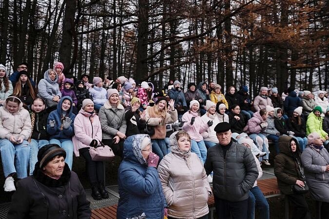 Также участники праздника высадили березы и приняли участие во флешмобе.📷
