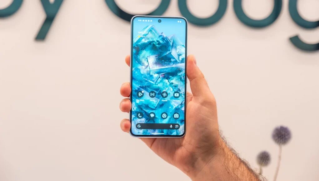 Некоторые пользователи Google Pixel 8 Pro стоят в очереди на замену устройства, поскольку поступают жалобы на то, что экран их устройства имеет розовый или желтый оттенок вместо белого.