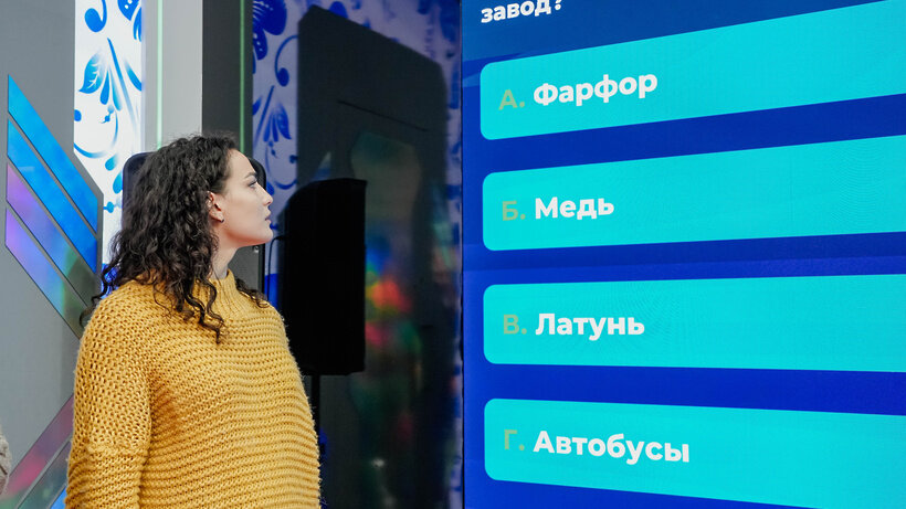    Чемпион мира по самбо Карина Черевань посетила стенд Подмосковья на выставке "Россия ©Александра Степанова Пресс-служба Губернатора и Правительства Московской области