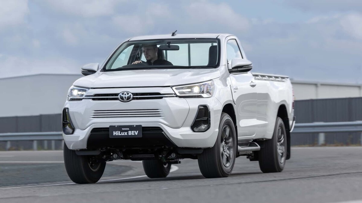 Новейшие пикапы Toyota Hilux Revo BEV превратят в маршрутки в Таиланде |  iXBT.com | Дзен