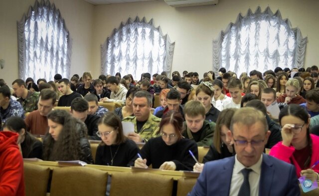    Более ста человек пришли написать «Большой этнографический диктант» в ИвГУ