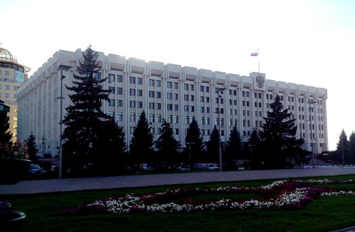 Правительство самарской. Правительство Самарской области. Самара здание правительства. Белый дом Самара. Дом правительства Самарской области