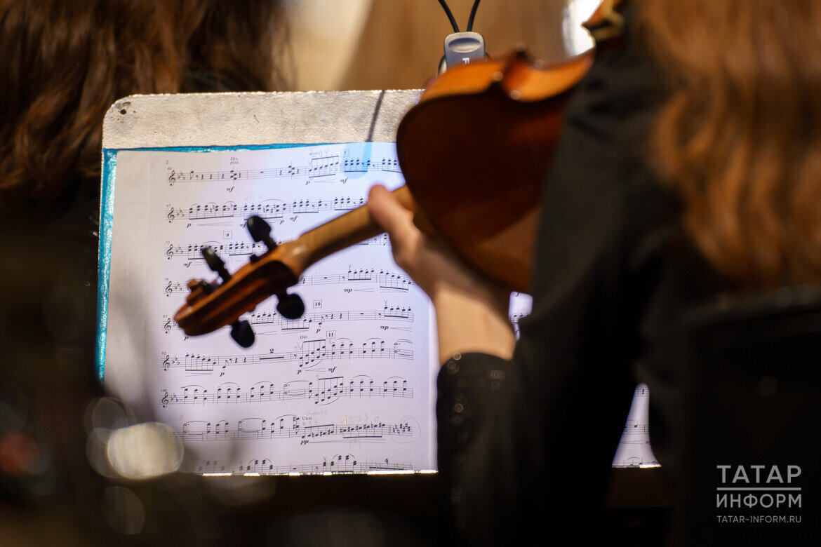 ​«Все, что звучит вокруг, визуализирую как партитуру»​​​​​​. Фото: © Владимир Васильев / «Татар-информ»