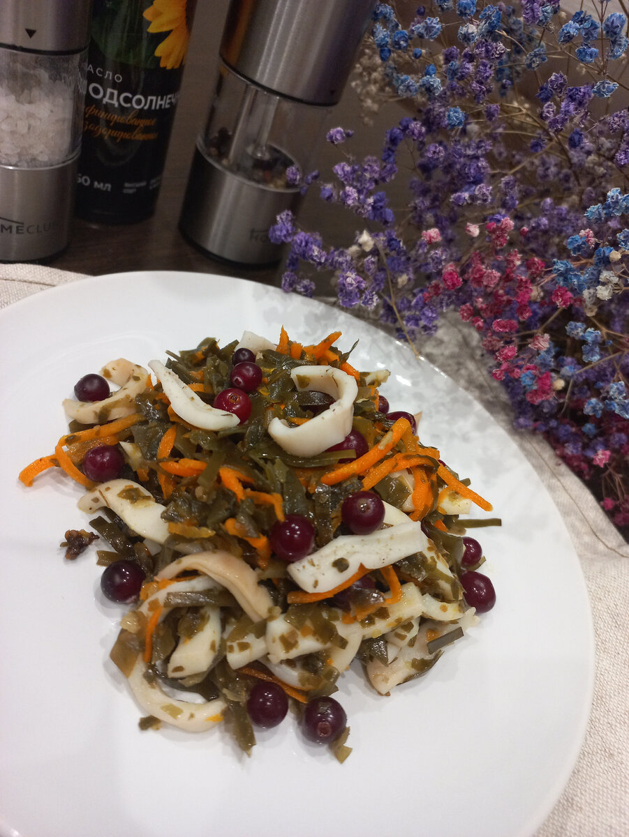 Рецепты блюд с фотографиями - Салаты из морепродуктов - Салат с морской капустой