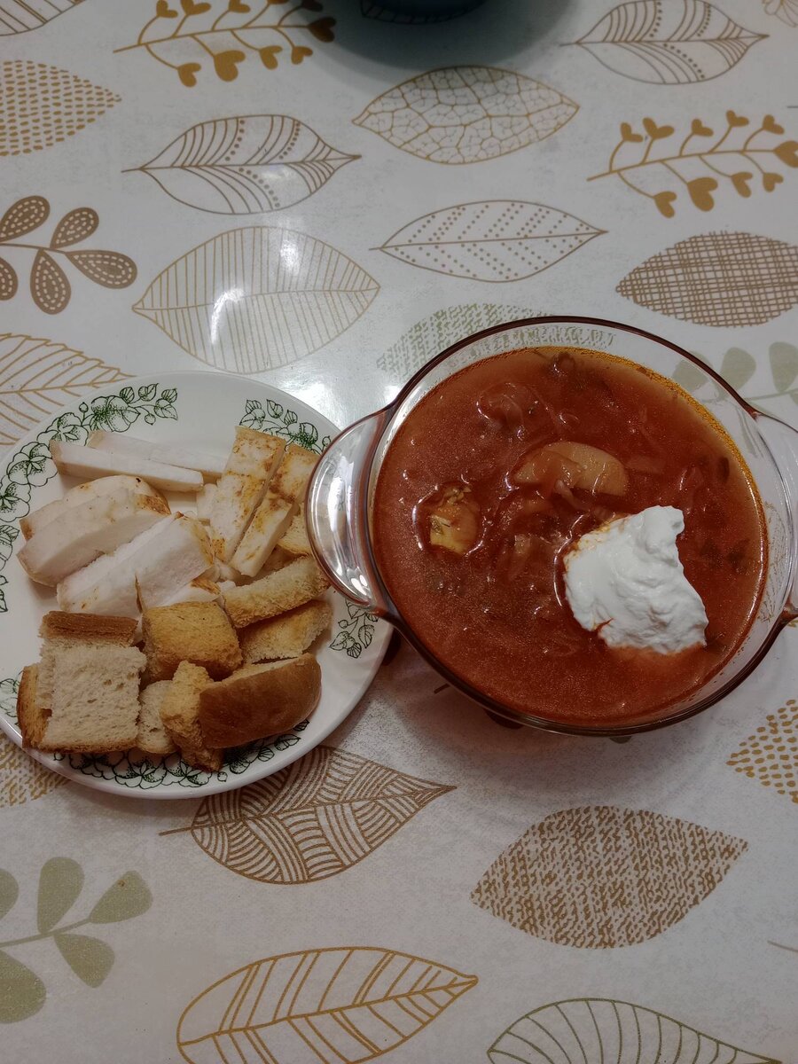 В непогоду хочется остаться дома и согреваться вкусным наваристым супом. Рецепт борща у каждой хозяйки свой. Я хочу поделиться с вами своим рецептом.