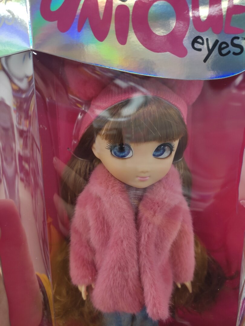 Глаза ее куклы