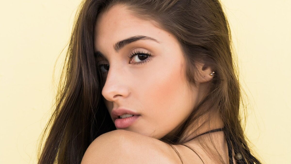    Что делать, если кожа шелушится, и не получается сделать ровный макияж: совет косметолога© Unsplash / Рафаэлла Мендес Диниз