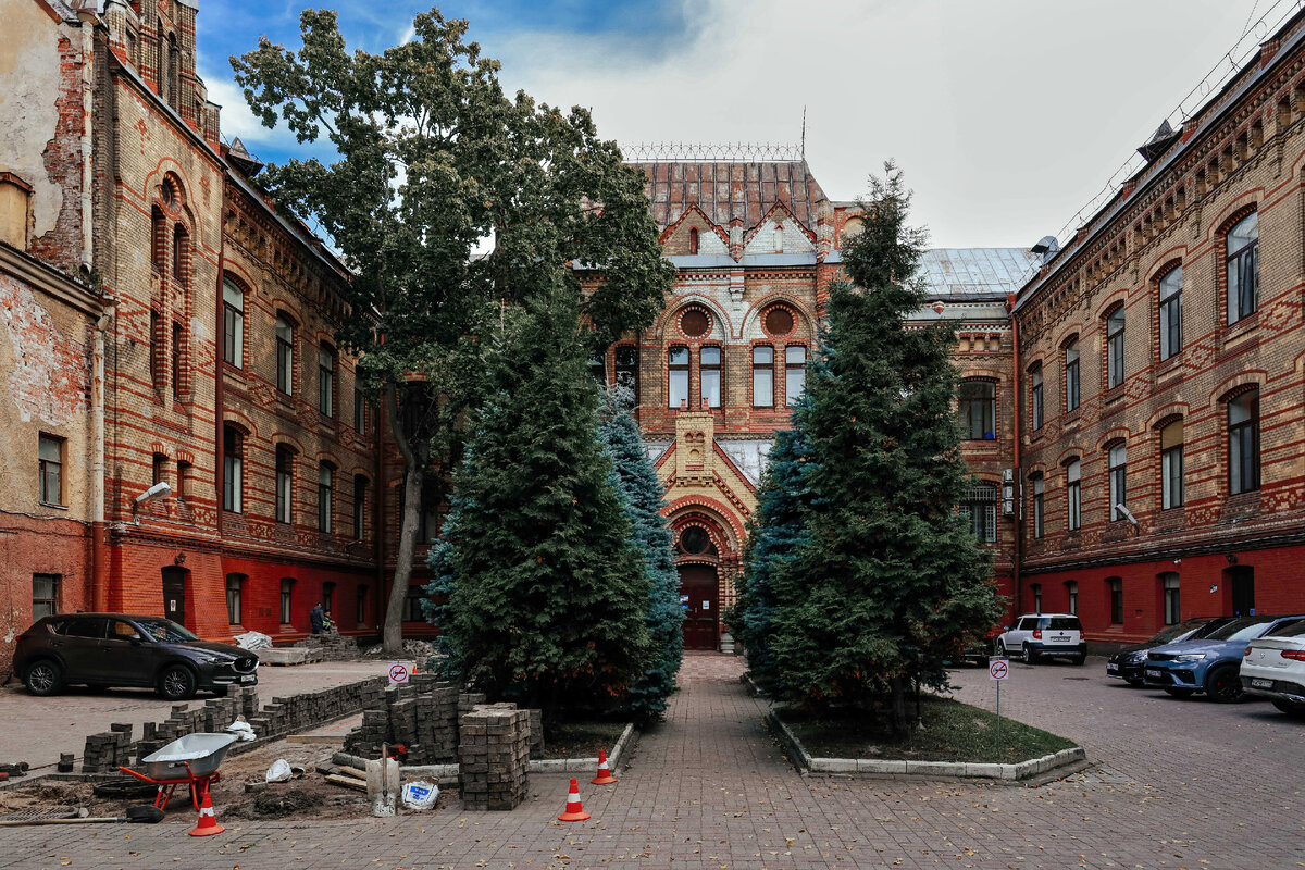 Санкт-Петербург, Большой проспект Васильевского острова, д.49-51