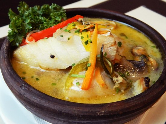 https://media-cdn.tripadvisor.com/media/photo-s/03/e0/01/55/alberto-restobar.jpg