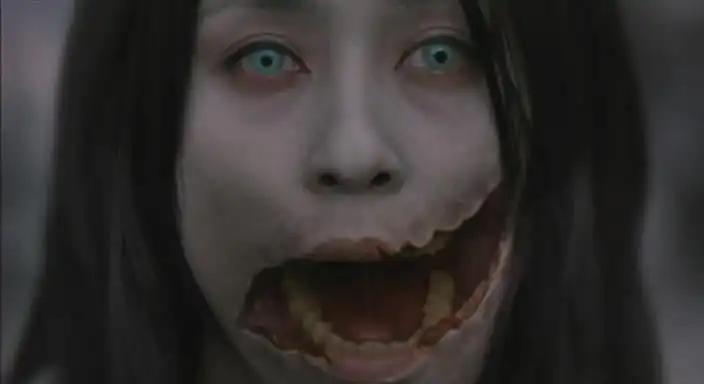 Актриса Эрика Сато в роли Кутисакэ-онна