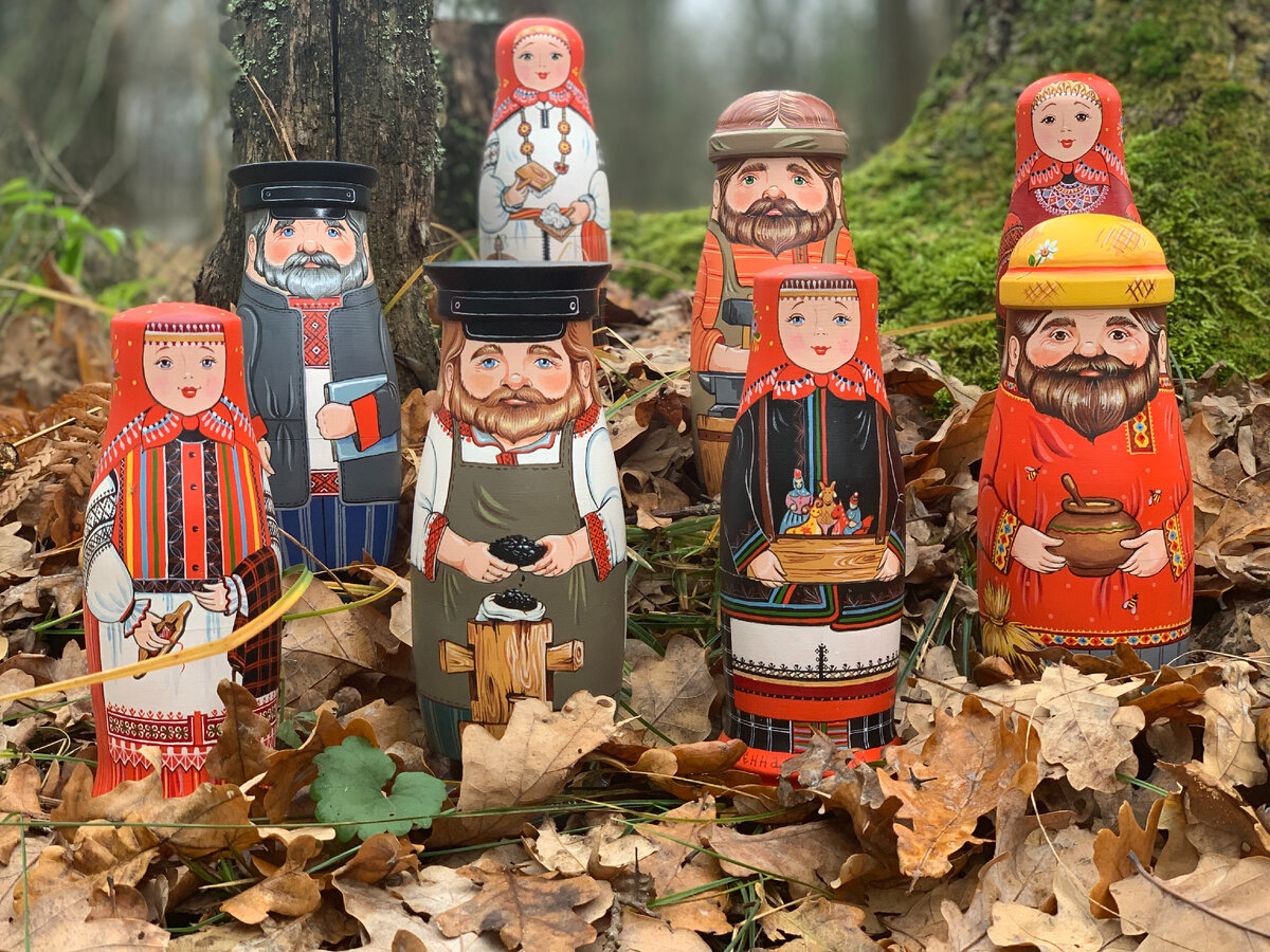 (команда в лице основателя маслобойного производства Затейника Данилы, Фёклы Ткачихи, кузнеца Гришки Перебейноса, Прасковьи вышивальщицы, пасечника Луки Гезули, пряхи Авдотьи, мастера по глиняной игрушке Матрёны и Управляющего слободой Алексеевской Василия Никитича Подгорного)