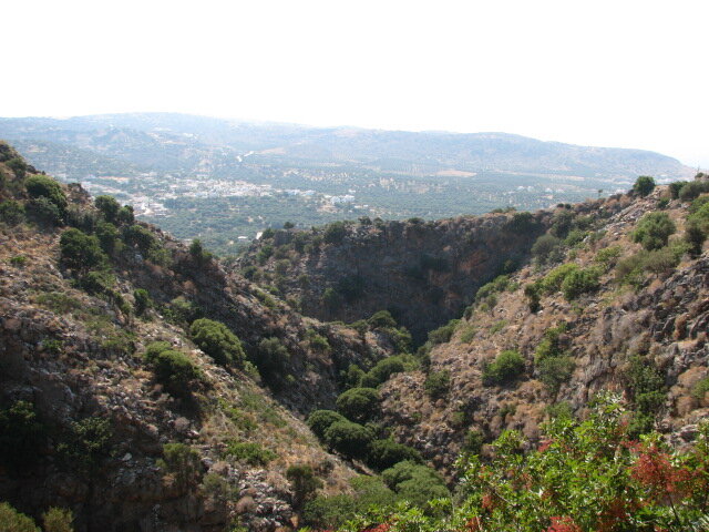 Пещера Милатос расположена где-то в трех километрах от одноименного поселка Милатос.-2