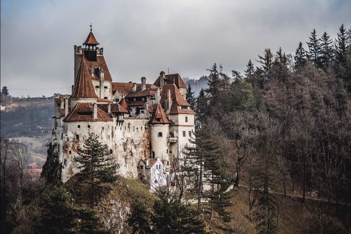 Трансильвания где это находится. Замок Влада Цепеша в Румынии. Брашов Румыния замок Дракулы. Замок графа Дракулы Трансильвания Румыния. Замок Бран (замок Дракулы), Румыния.