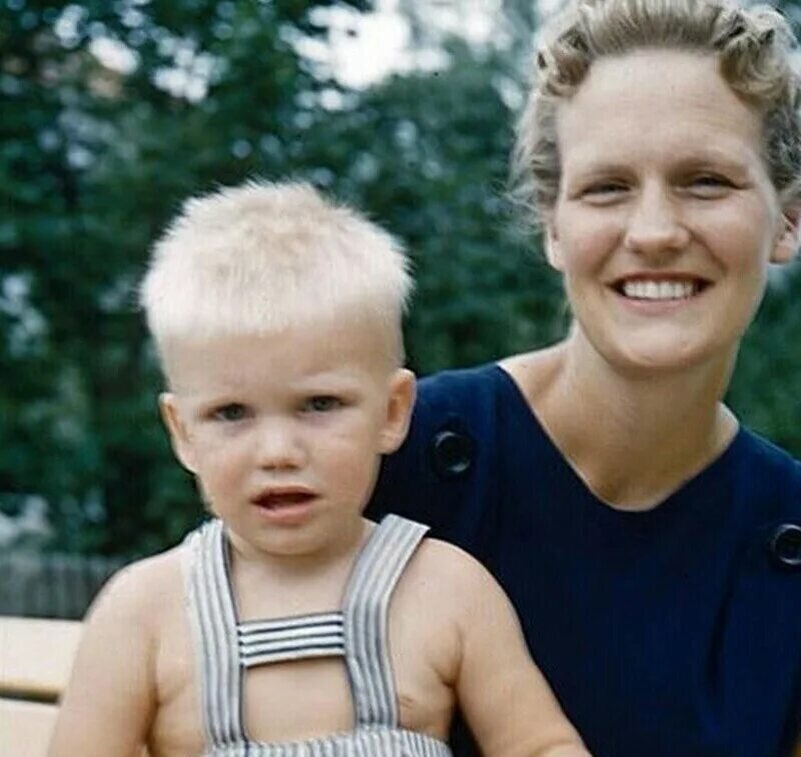 Выдающийся швед родился совершенно с другим именем – Ханс, в 1957-м году в обычной, среднестатистической семье своего государства.