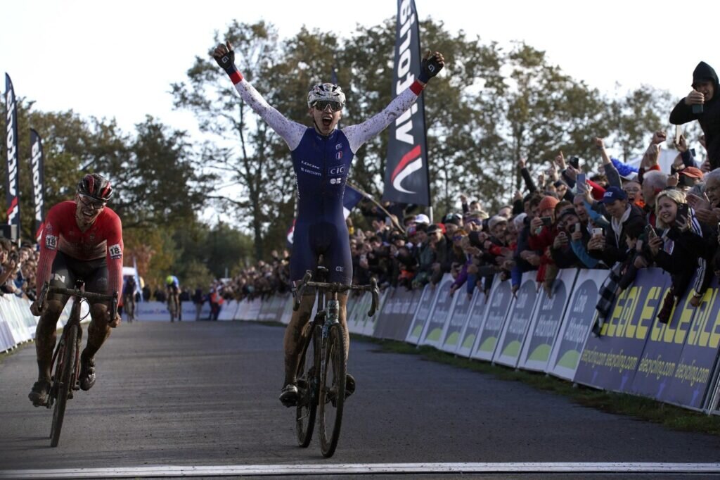 Жомбор Такач и Обен Спарфель  📷
