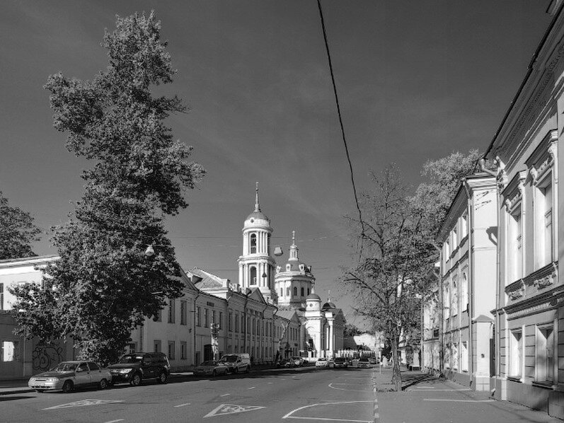 Улица Солженицына (Большая Коммунистическая). Храм Мартина Исповедника. Фото Василия Бабурова. Источник http://www.translatorship.ru/ssylka.photo.Alex_Sloboda.html.