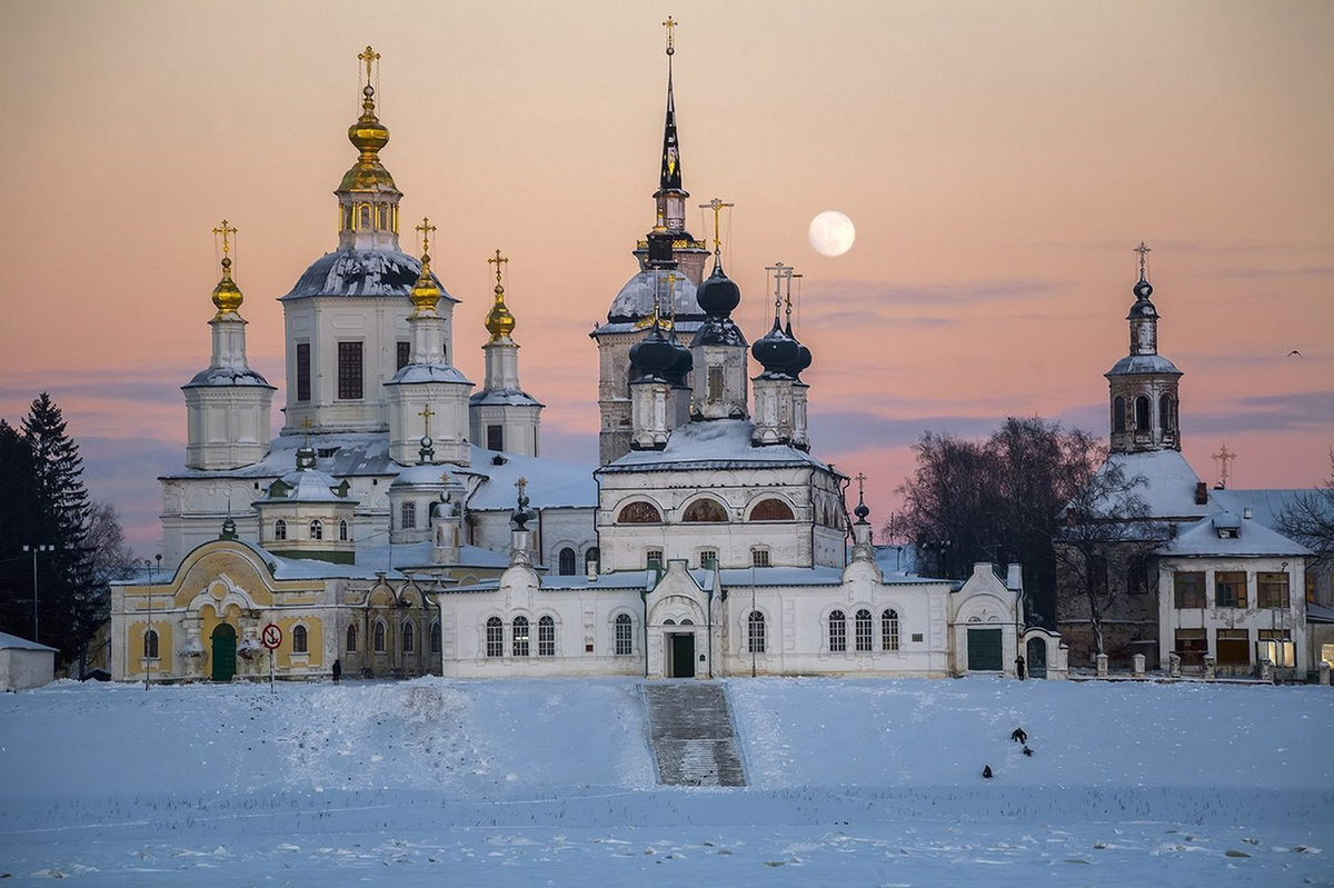 Великий устюг 3 дня. Соборное Дворище Великий Устюг. Великий Устюг Вологодская область. Соборное Дворище Великий Устюг зима. Великого Устюга собор Дворище.