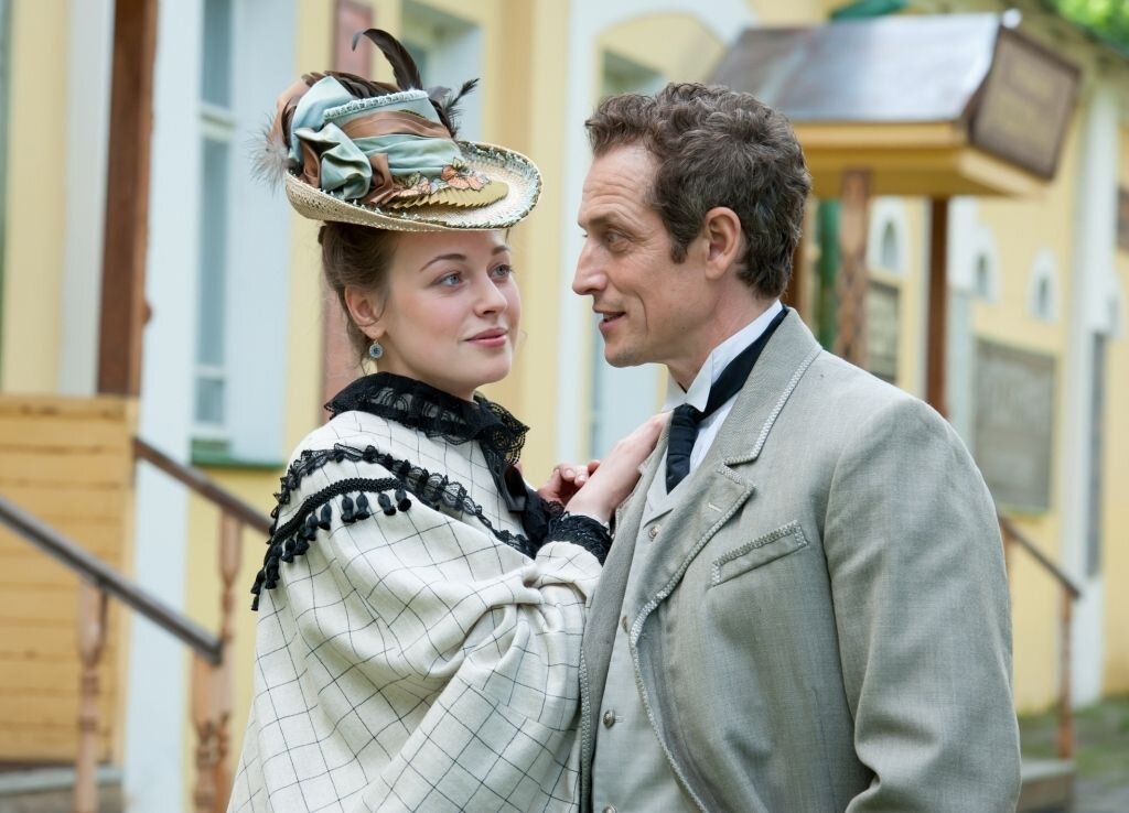 Анна и Штольман. Отношения какие-то запутанные, главных слов не сказано. Фото из интернета