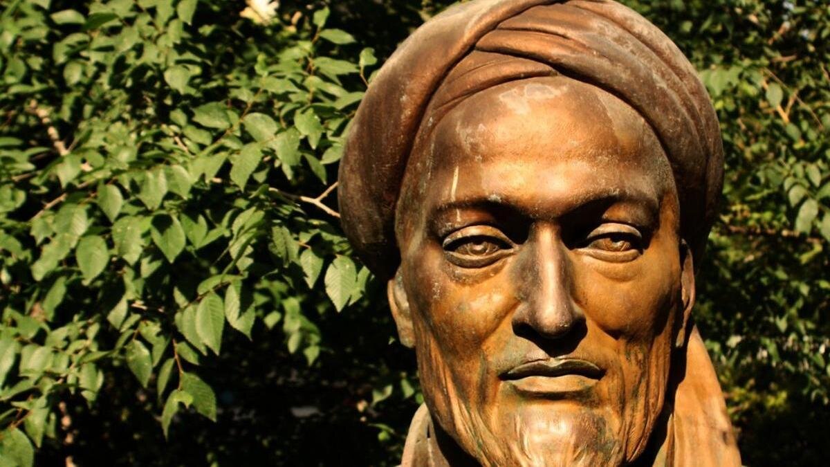    Скульптура Ибн Сины в парке Тегерана:Flickr/Blondinrikard Fröberg