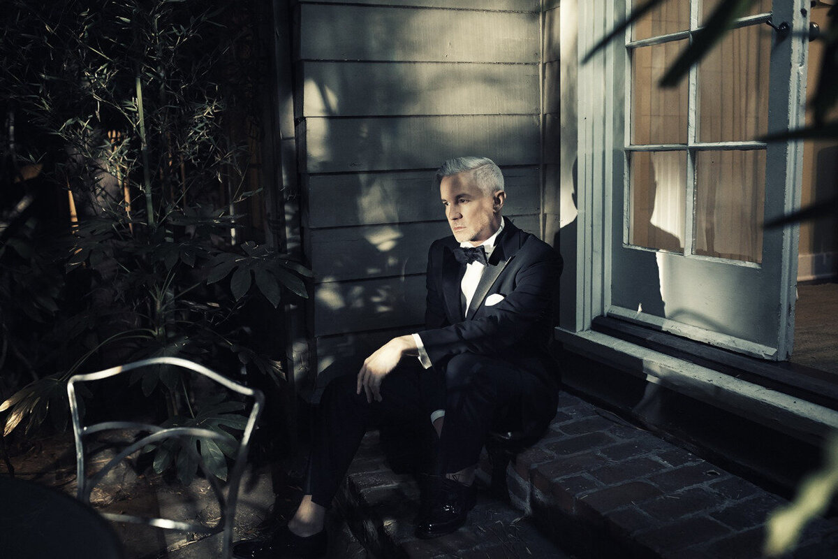 Баз Лурман пижонит (прим. редактора)