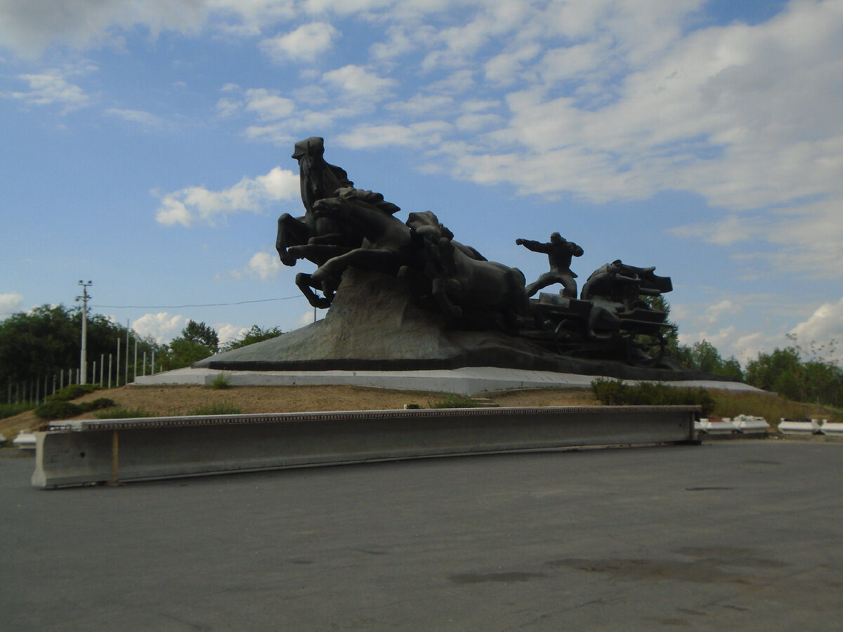 Один из моих любимых монументов под Ростовом.